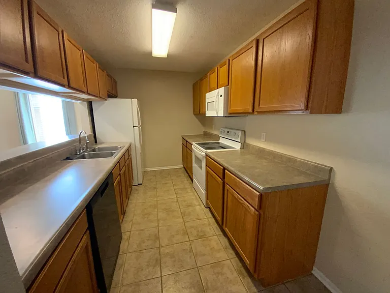 1605 Steamboat Ln — Photo 52
