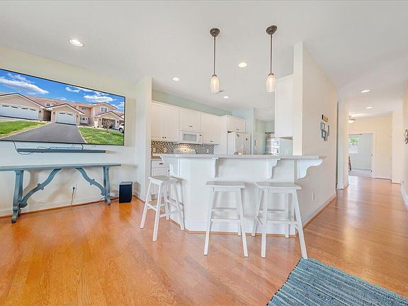 5th image of 1056 La Casa Ct