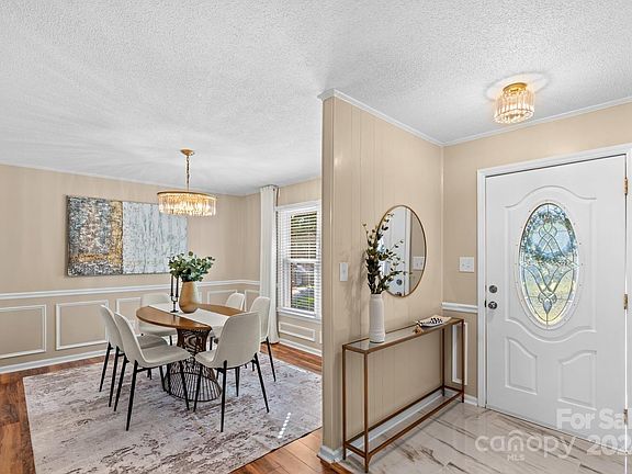 3rd image of 523 Whitethorn Dr