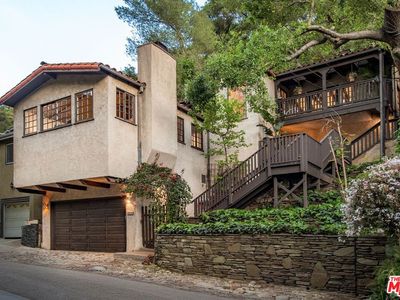 9850 Yoakum Dr, Beverly Hills, CA, 90210