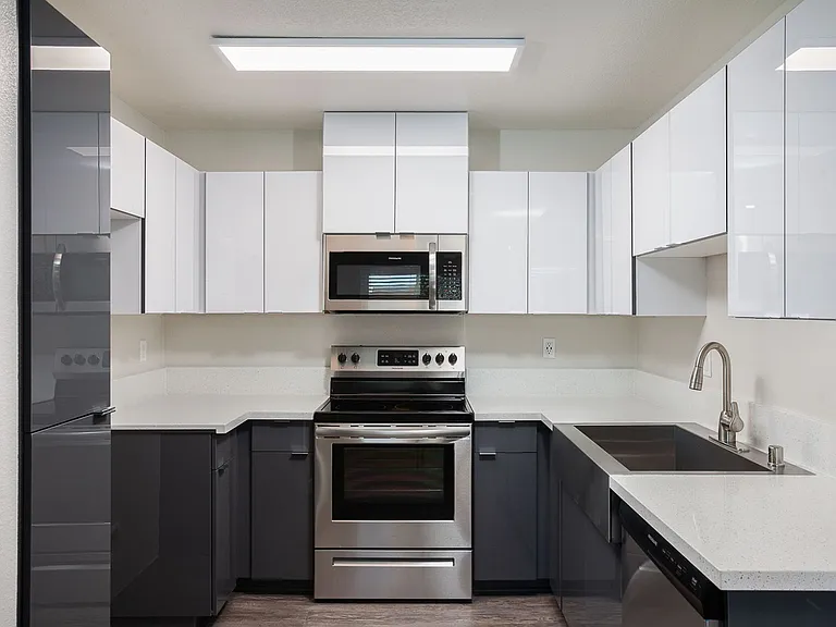 West Fifth Apartments — Photo 10