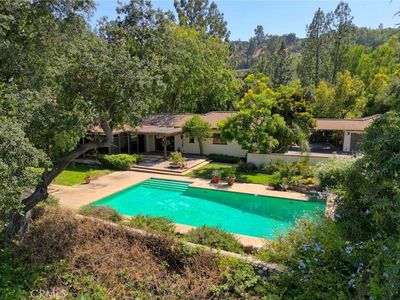 1075 Pine Oak Ln, Pasadena, CA, 91105
