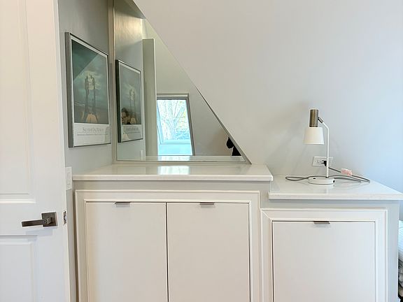 5th image of 621 Gilbert Stuart Rd #3