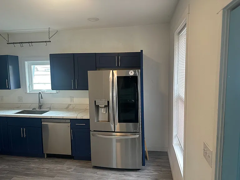 2117 E Union St — Photo 9