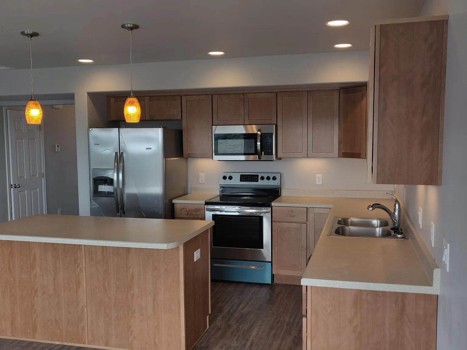 564 S Angus Ave — Photo 4