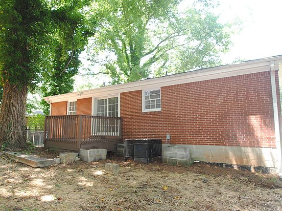 3rd image of 411 Windsor Dr
