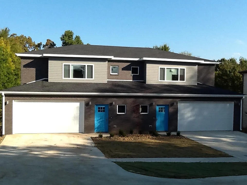 2748 & 2750 W Wildwood Dr