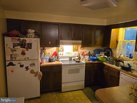 3rd image of 14113 Spring Branch Dr