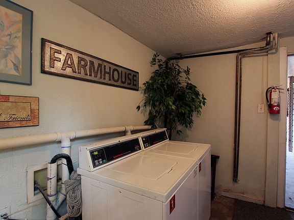 2nd image of 507 N Oak St #207