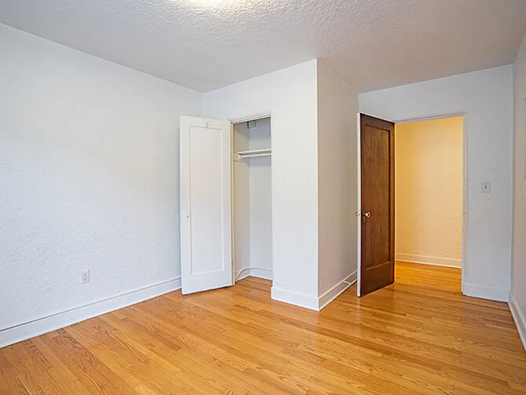 4435 Phinney Ave N — Photo 14