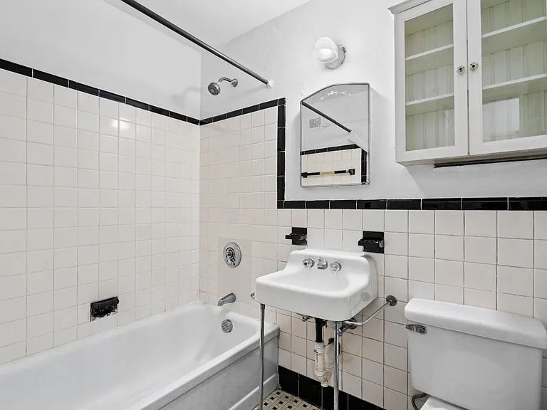 50 Follen St #404 — Photo 5