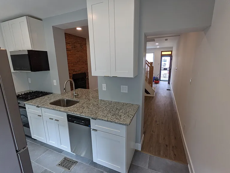 1728 Webster St — Photo 7