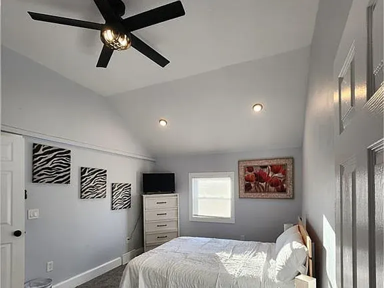 5811 Chestnut Ave — Photo 4