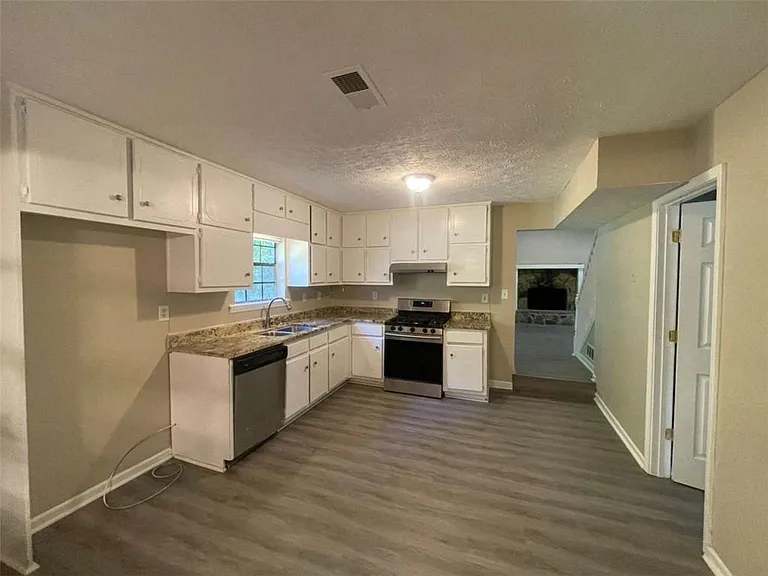 55 Huntridge Dr — Photo 8