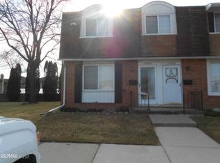 15166 Granada Plz, Warren, MI