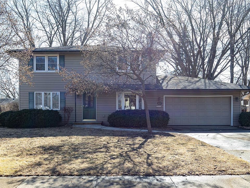1st image of 227 Crescent Dr
