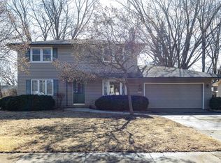 227 Crescent Dr, Neenah, WI 54956
