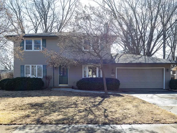 227 Crescent Dr, Neenah, WI 54956