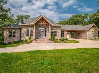 1675 N Center St, Gentry, AR 72734