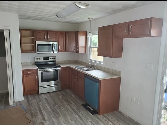 3rd image of 727 North Ave