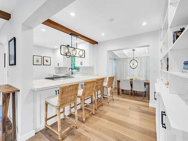 748 NE 17th Way — Photo 19