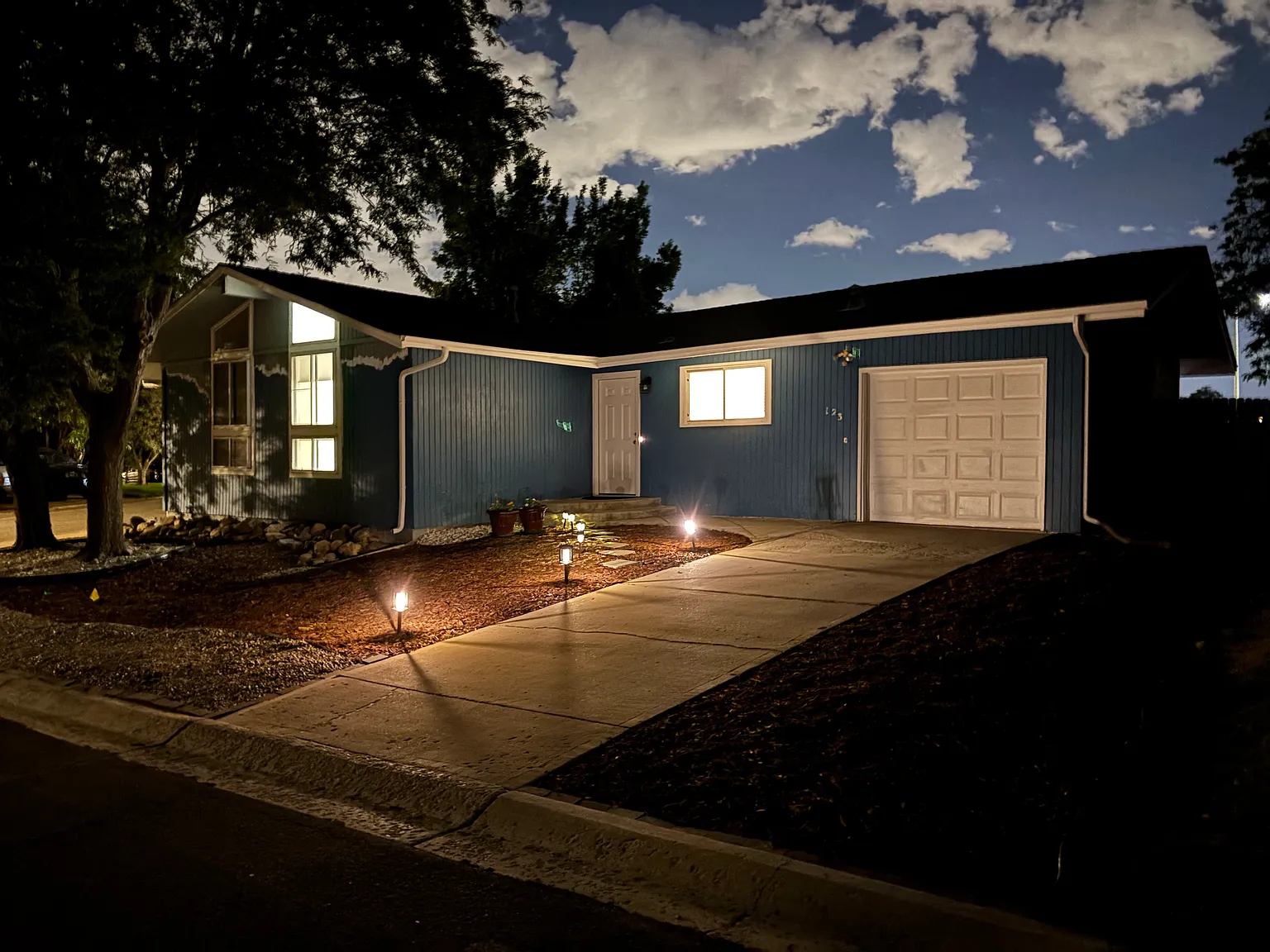 3 bed, 2200 sqft, $2,525 — Photo 2