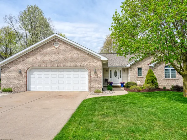 802 Woodbury Dr, Grand Ledge, MI 48837
