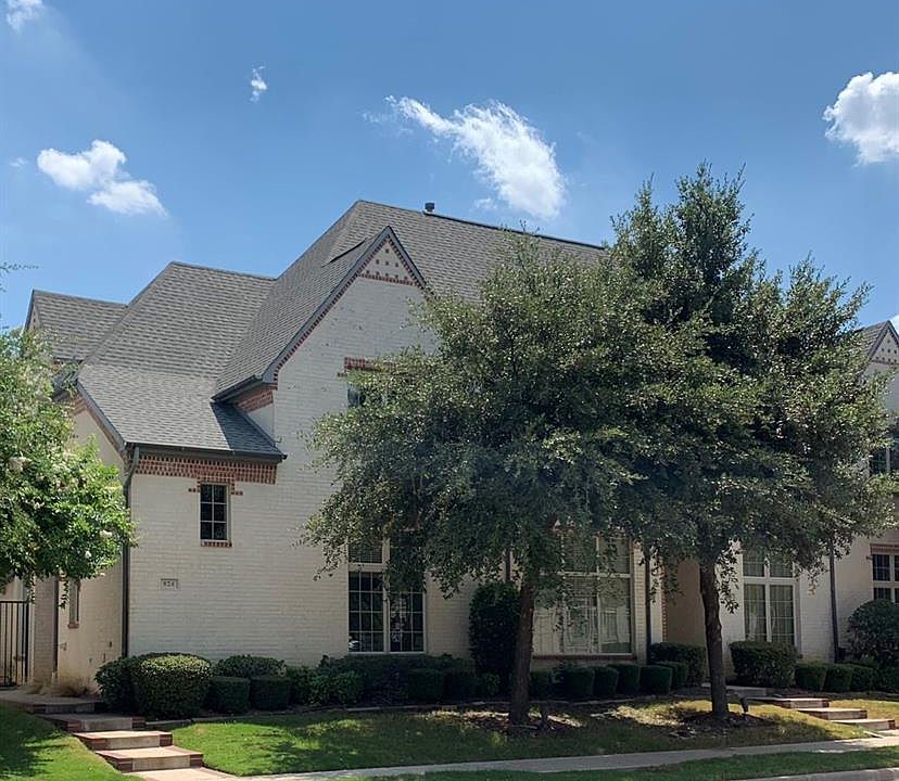 1st image of 824 Lake Vista Pl