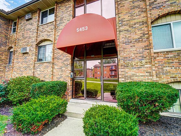 2nd image of 5453 Camelot Dr APT 40