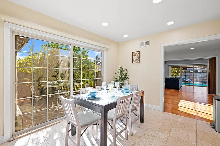 4 bed, 3.5 bath, 2311 sqft, $6,200 — Photo 3