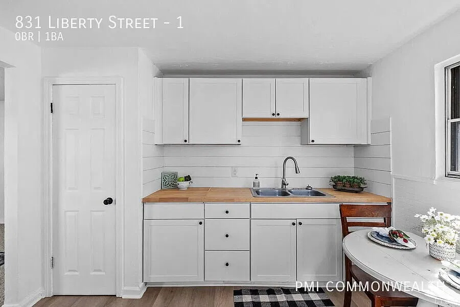 831 Liberty St — Photo 4