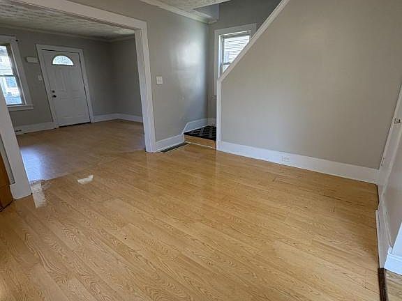 5th image of 285 E Clark St
