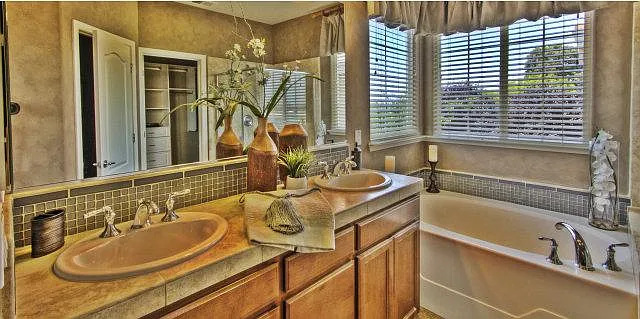 2691 Hutchings Dr — Photo 3