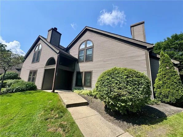 3840 Northwoods Ct NE Unit 2, Warren, OH 44483