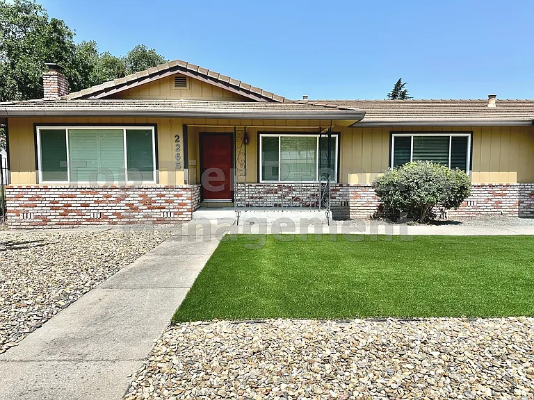 2265 Walnut Blvd — Photo 1