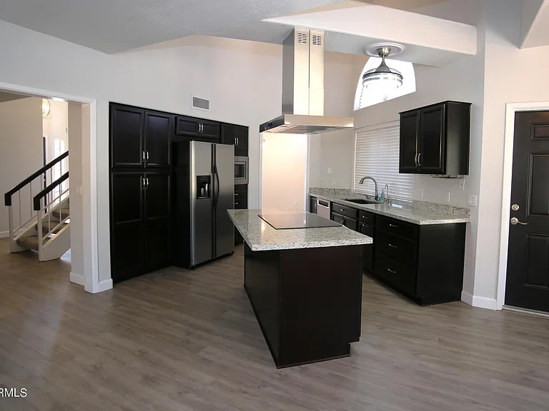 924 E Manor Dr — Photo 6