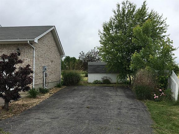 2nd image of 100 Diana Ln