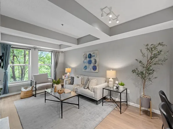 645 N 1st St APT 305, Minneapolis, MN 55401