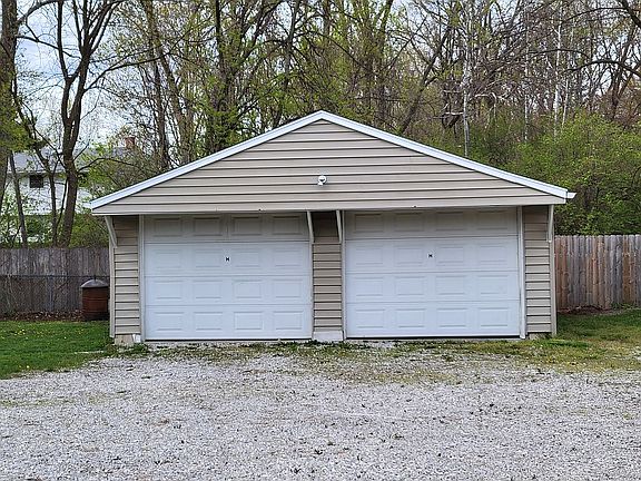 2 car detached garage 
