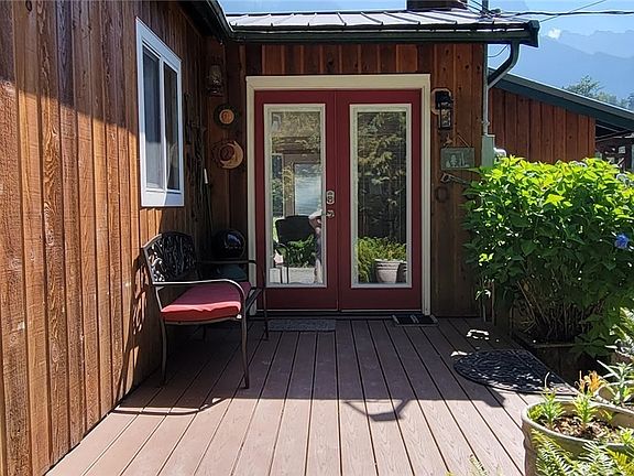 Open spacious front porch.