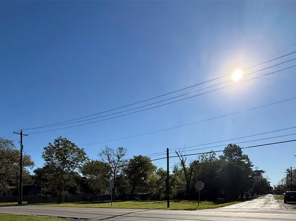 110 N Orange St, Sweeny, TX 77480