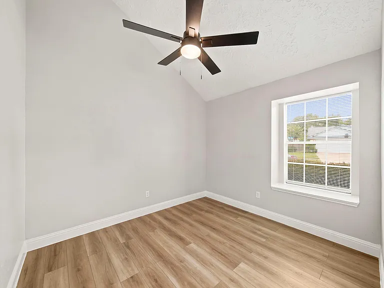 22039 Rivermead Dr — Photo 19