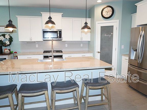 3rd image of 270 S San Fernando Ln