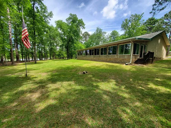 32 Lakepoint Dr, Fort Gaines, GA 39851