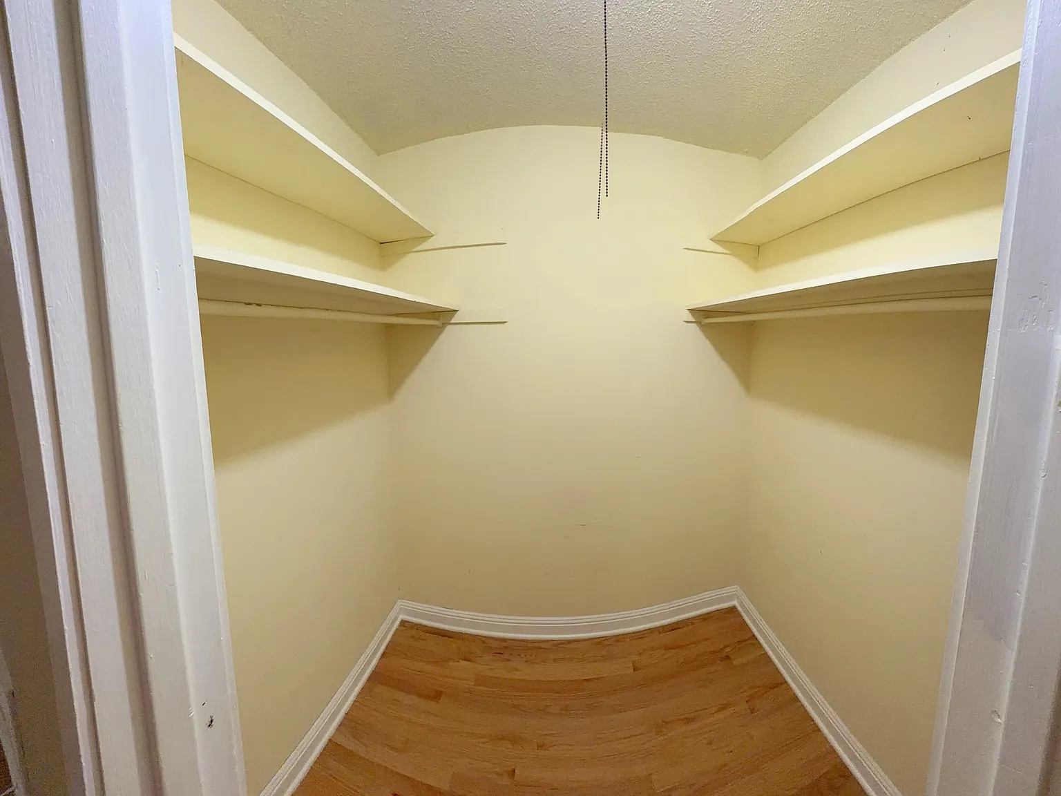 2 bed, 900 sqft, $1,500 — Photo 3