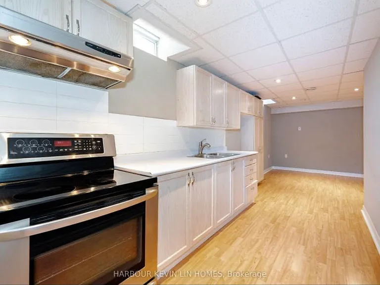 106 Blackthorn Dr #BASEMENT — Photo 5
