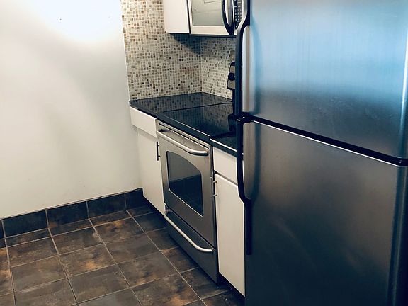 Kitchen - stainless appliances