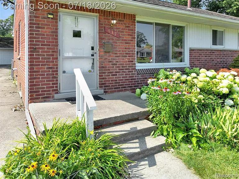 437 W Sunnybrook Dr — Photo 6