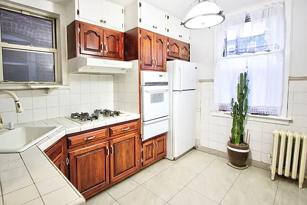 Rented by Mae Equities | media 14
