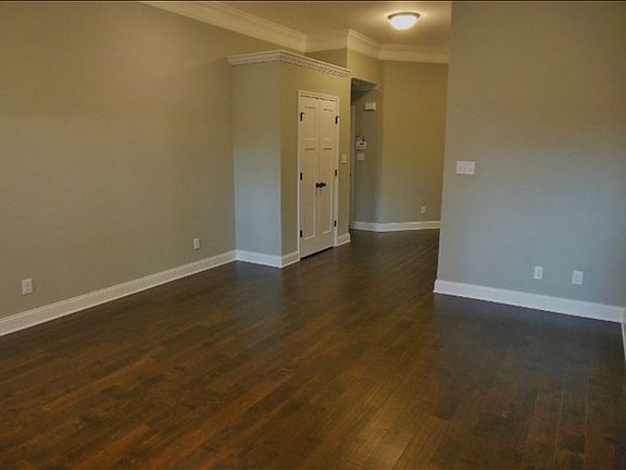 3rd image of 4095 Glen Laurel Dr E